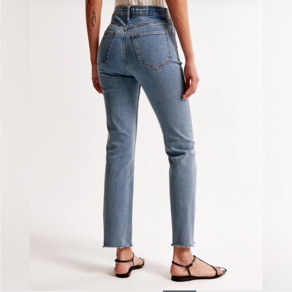 Abercrombie & Fitch The Ankle Straight Ultra High Rise Medium Wash Raw Hem 25/0L - Picture 3 of 13